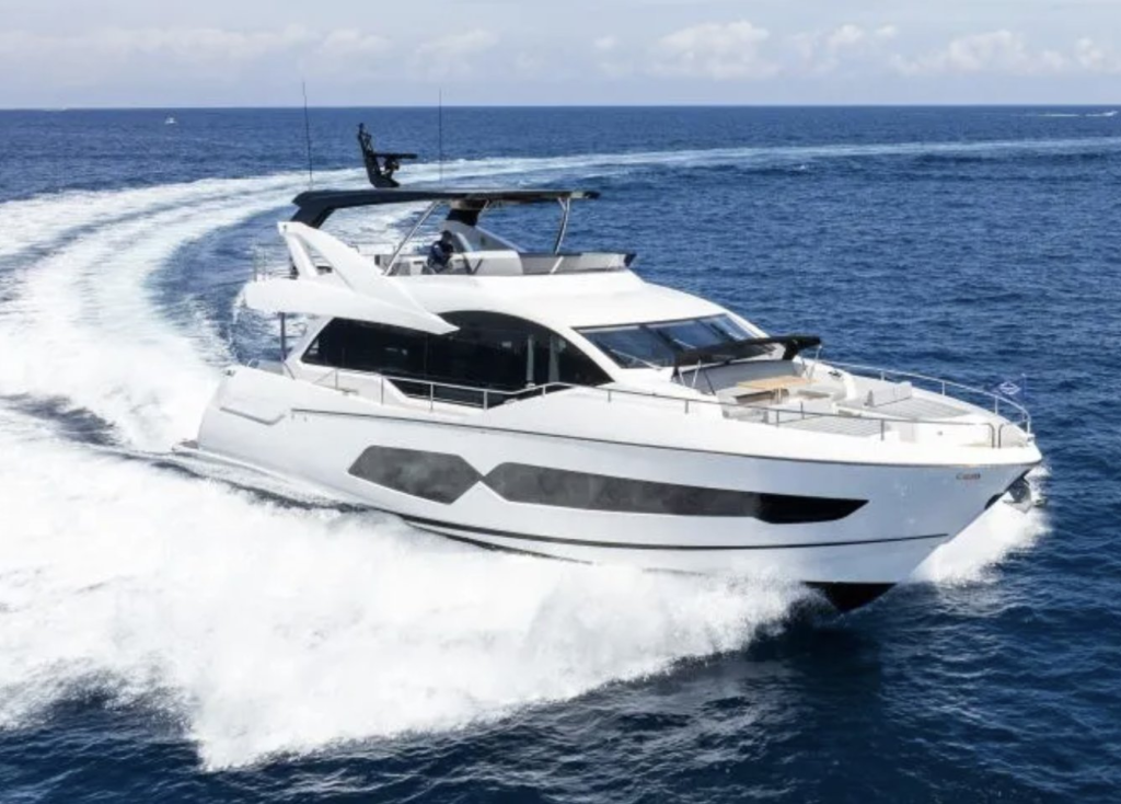 76ft Sunseeker yacht charter Miami – running shot