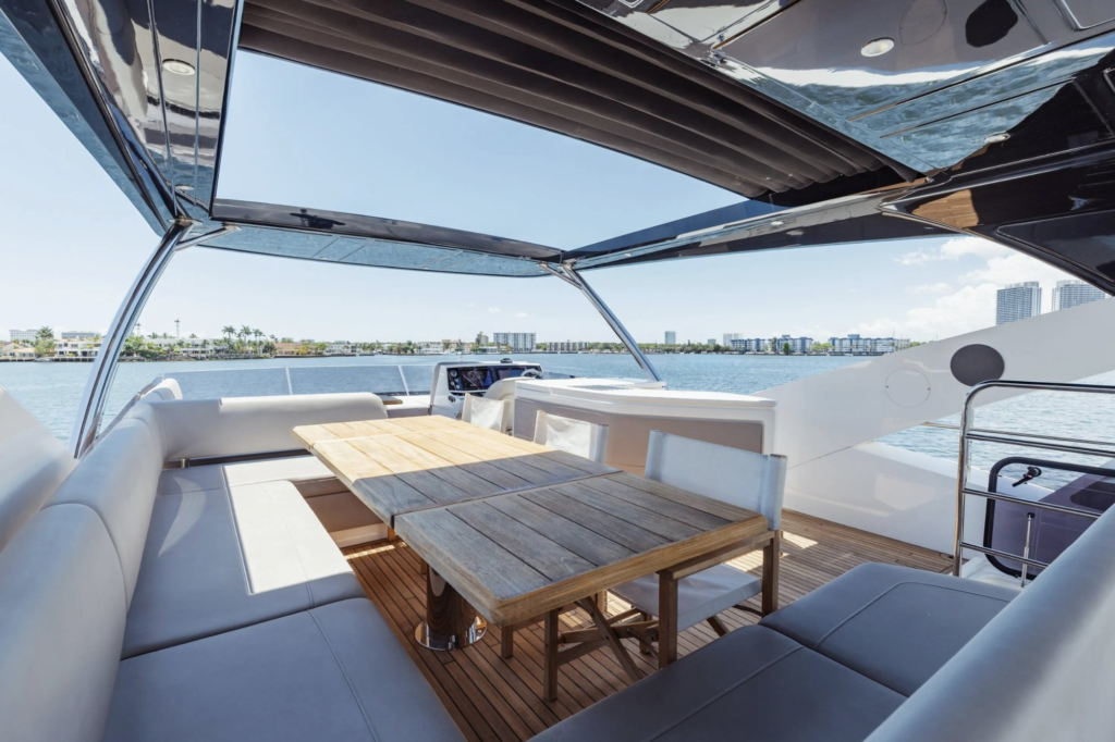 76ft Sunseeker yacht charter Miami – flybridge dining