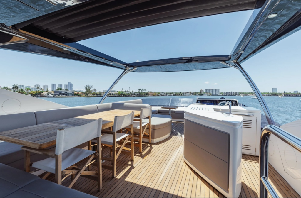 76ft Sunseeker yacht charter Miami – flybridge bar and dining