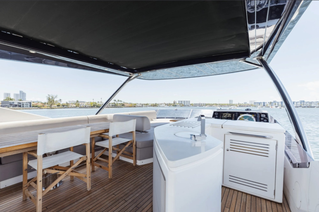 76ft Sunseeker yacht charter Miami – flybridge bar