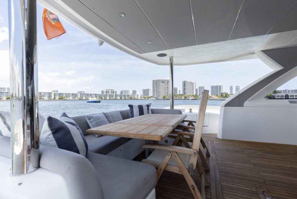 76ft Sunseeker yacht charter Miami – aft cockpit dining
