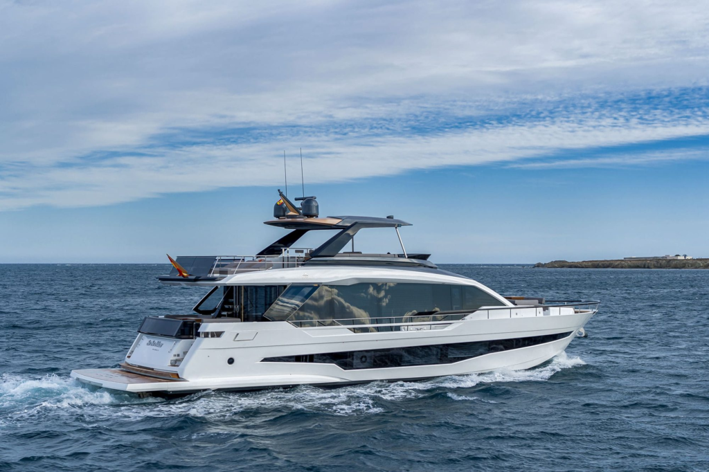 85ft Astondoa yacht charter Coconut Grove – three-quarter view underway