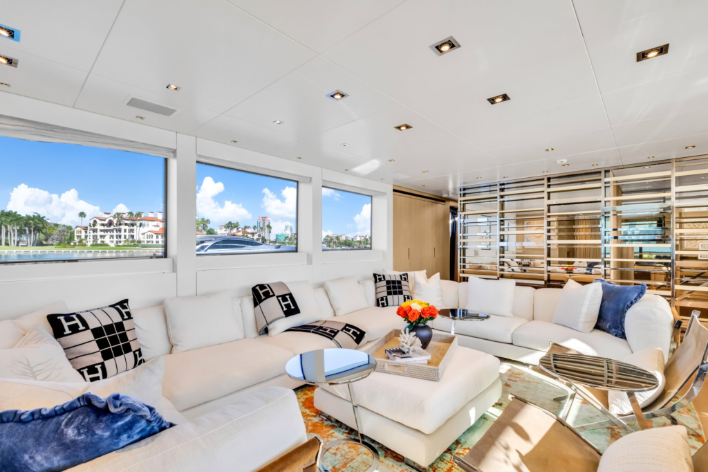 97ft Sanlorenzo yacht charter Miami – salon lounge