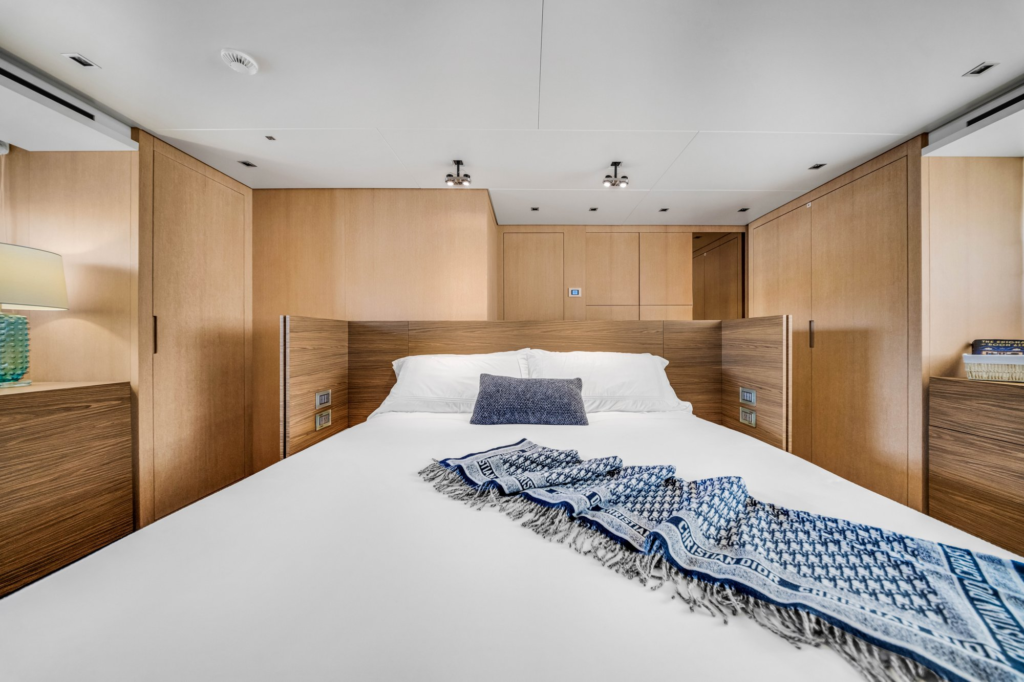 97ft Sanlorenzo yacht charter Miami – full-beam master stateroom