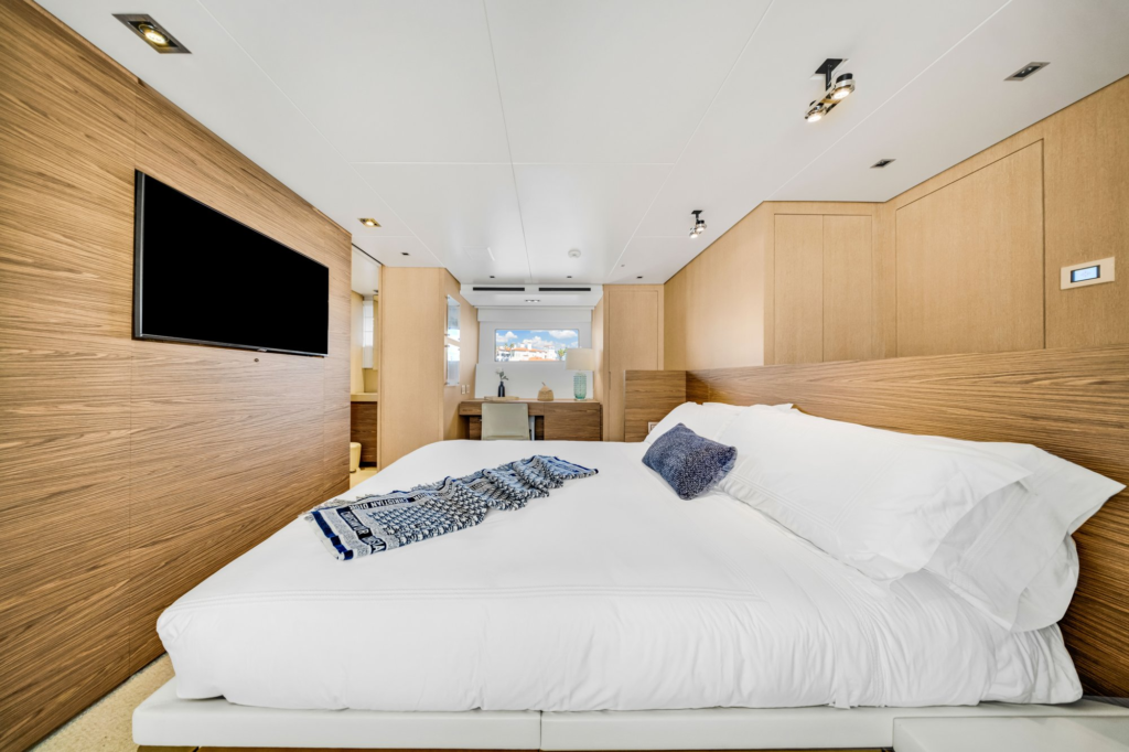 97ft Sanlorenzo yacht charter Miami – master stateroom