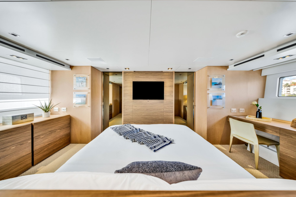 97ft Sanlorenzo yacht charter Miami – master stateroom