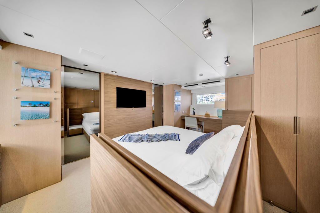 97ft Sanlorenzo yacht charter Miami – VIP stateroom