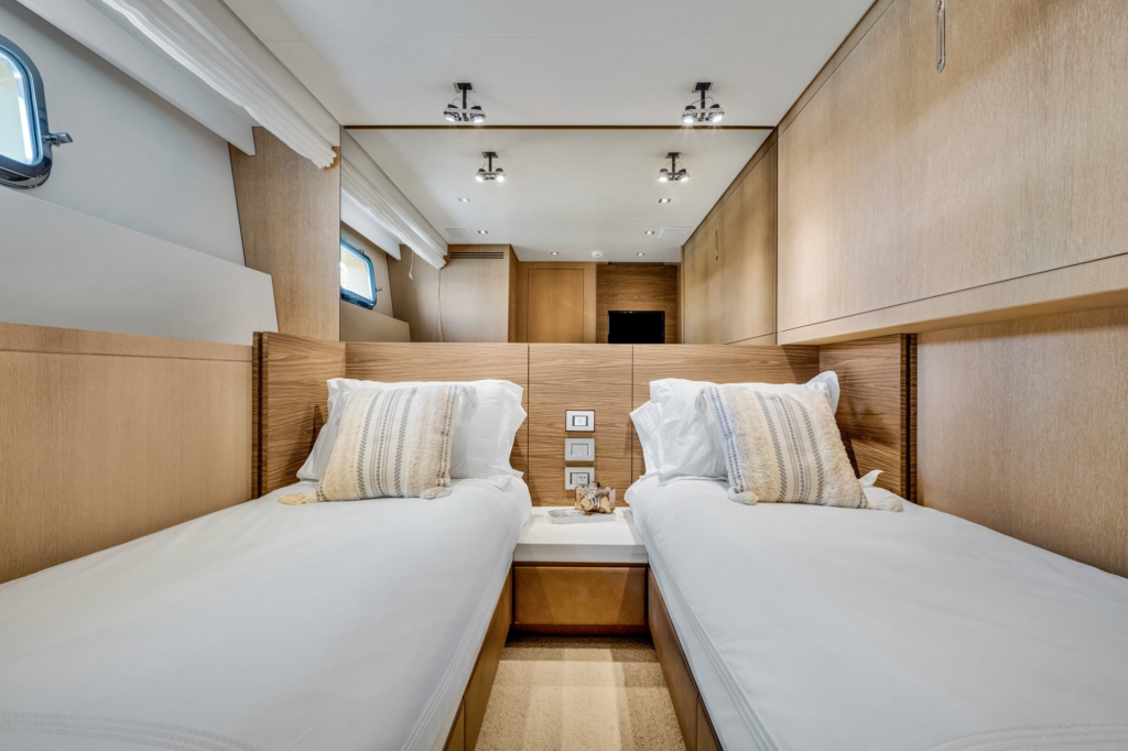97ft Sanlorenzo yacht charter Miami – twin cabin