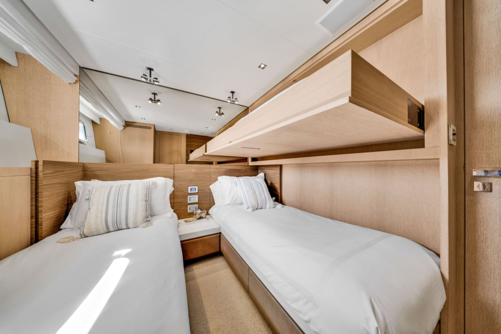 97ft Sanlorenzo yacht charter Miami – twin cabin