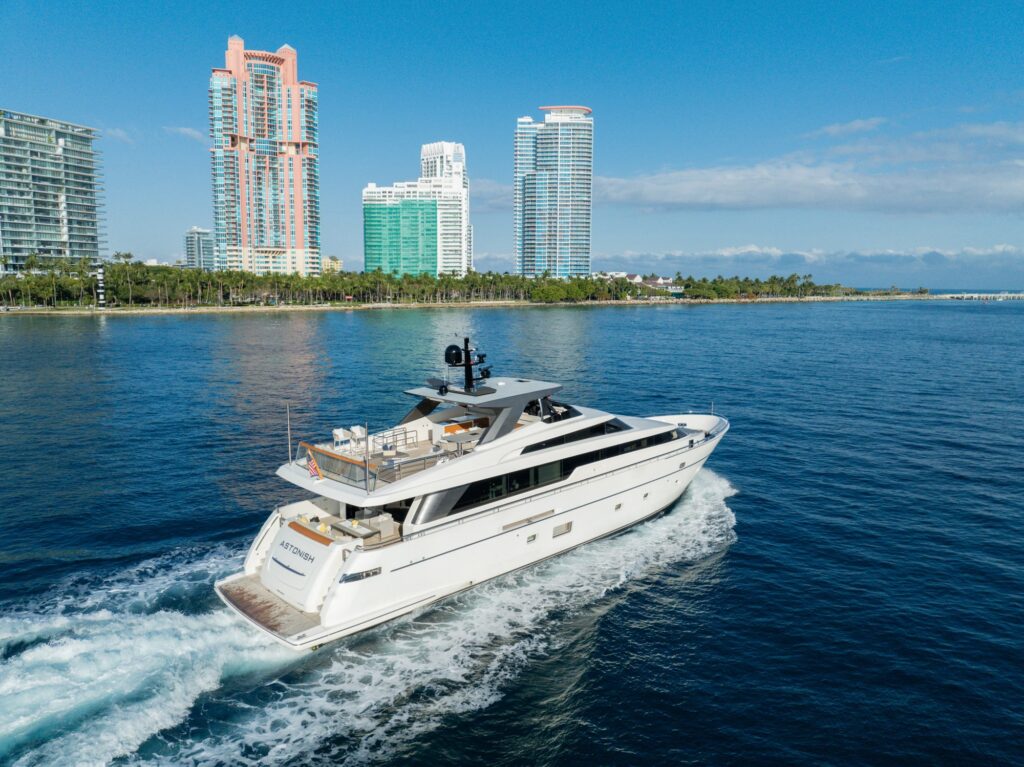 97ft Sanlorenzo yacht charter Miami – underway off Miami Beach