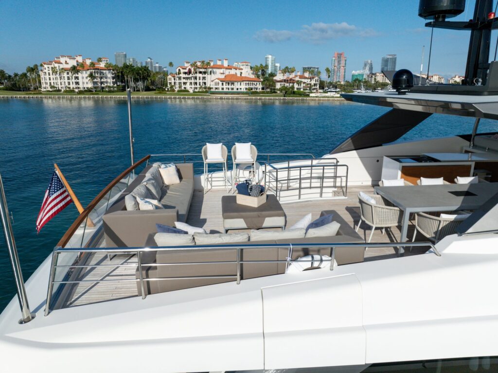 97ft Sanlorenzo yacht charter Miami – flybridge aerial